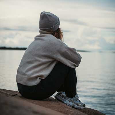 Alone dp 